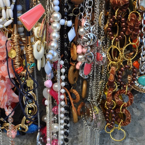 Jewelry Lot fashion necklace around 4lbs. all new 40 diferent styles with tags - Picture 6 of 6